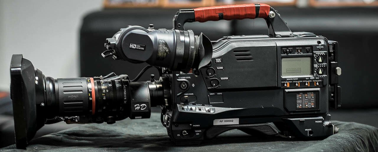 Профессиональные видеокамеры с максимальным разрешением съемки 2400x1350 в Туле